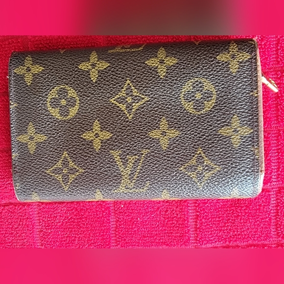 Louis Vuitton Wallet - Picture 2 of 15